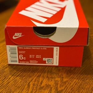 Nike Sunray Sandals. Toddler 6C